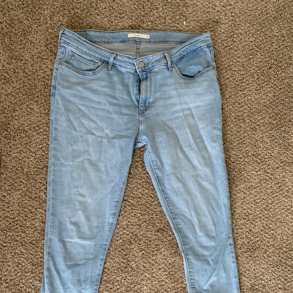 Levi’s 711 Skinny Jeans